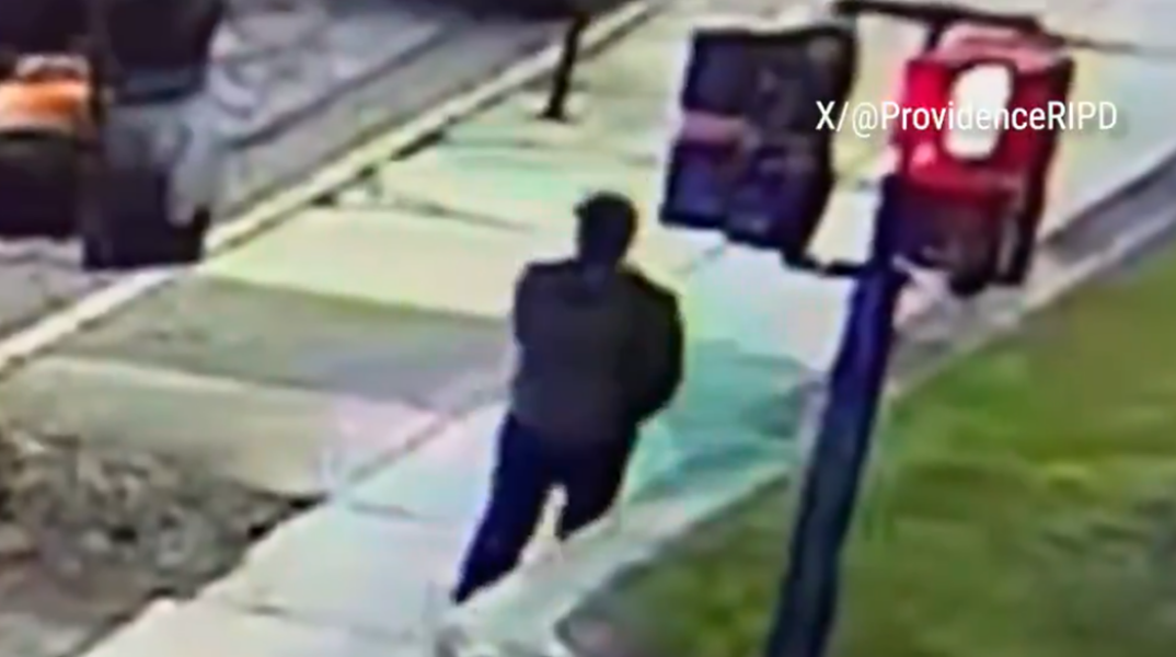 Μακελειό σε πανεπιστήμιο των ΗΠΑ: Το βίντεο που φέρεται να δείχνει τον δράστη να φεύγει