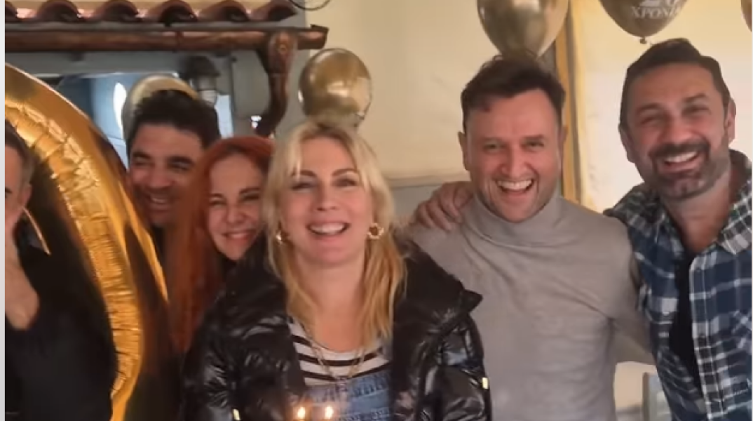 Στο Παρά Πέντε: Οι πρωταγωνιστές γιόρτασαν τα 20 χρόνια στην Αίγινα - Δείτε το βίντεο