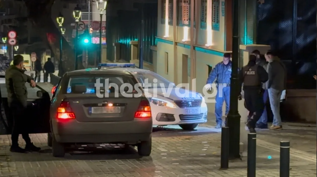 Θεσσαλονίκη: Επίθεση με μολότοφ σε περιπολικό έξω από το τουρκικό προξενείο