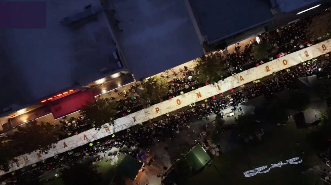 Κόπηκε η μεγαλύτερη βασιλόπιτα της Ελλάδας στον Δήμο Περιστερίου - Είχε μήκος 100 μέτρων, βάρος 10 τόνων ενώ κόπηκαν 80.000 κομμάτια