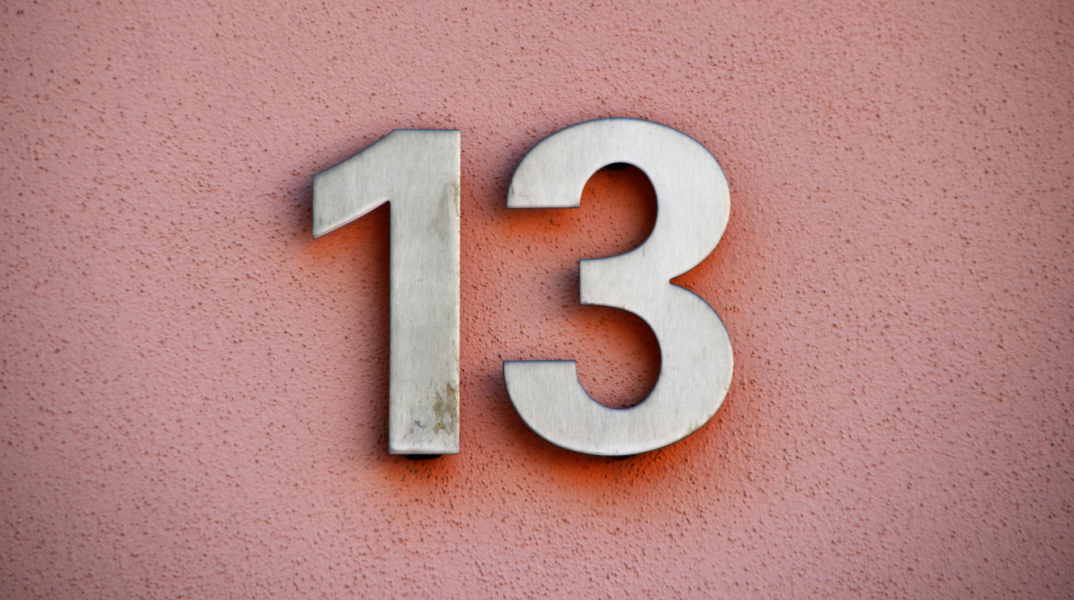 Τρίτη και 13: Γιατί η σημερινή ημέρα θεωρείται γρουσούζικη και κάποιοι αποφεύγουν ακόμα και να βγουν από το σπίτι τους