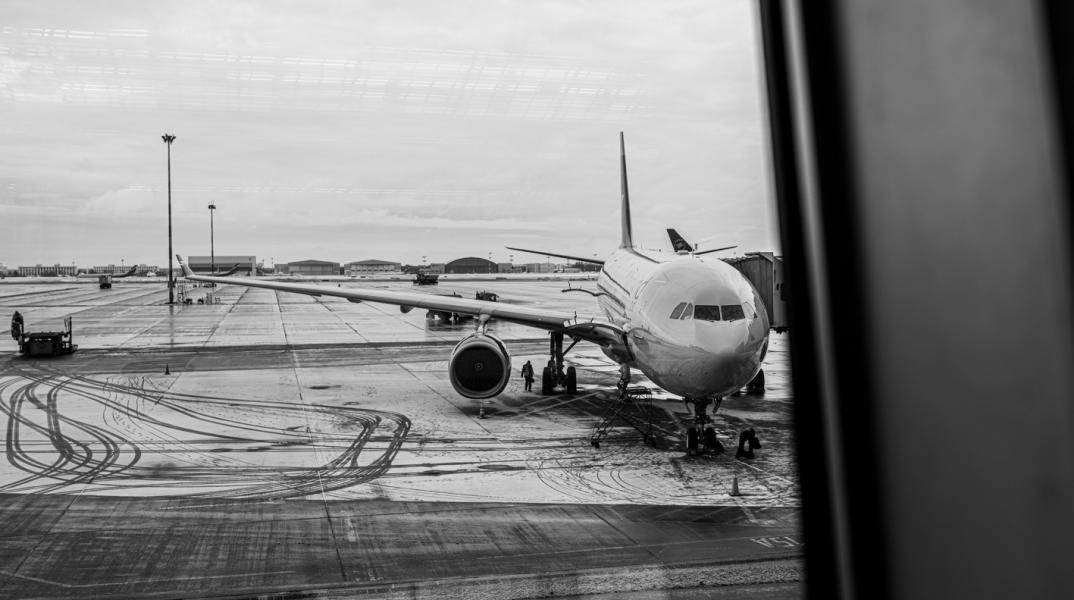 Έκλεισε το αεροδρόμιο της Βιέννης λόγω παγετού - Πολύ περιορισμένη λειτουργία στο αεροδρόμιο της Πράγας - Οι πτήσεις εκτράπηκαν προς άλλα αεροδρόμια