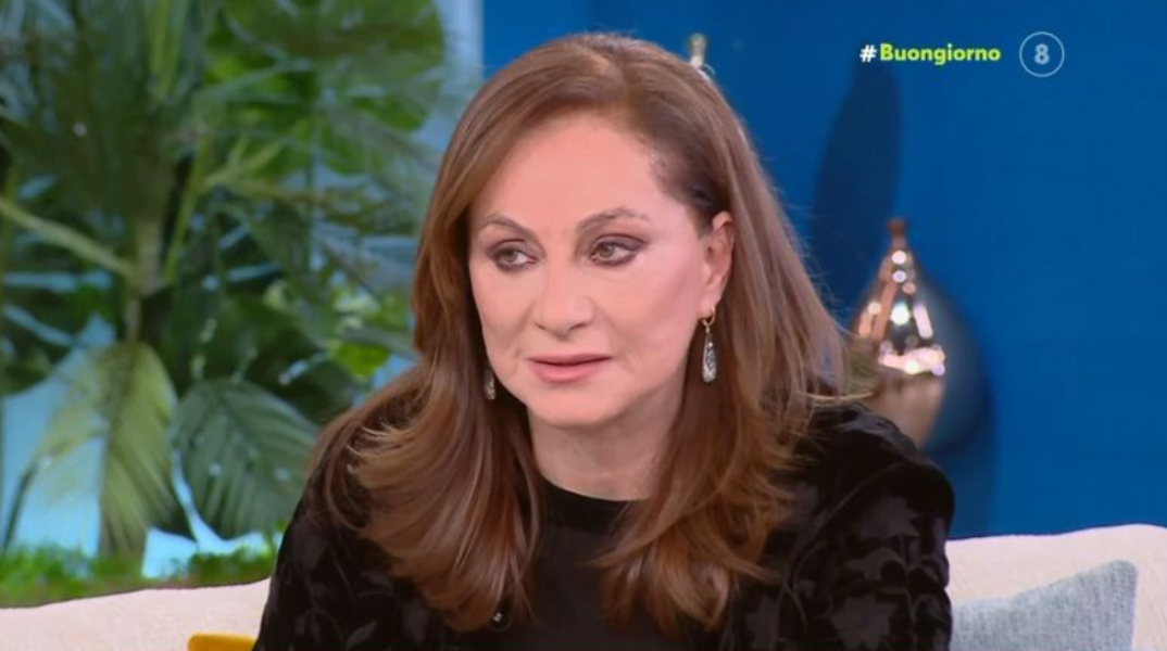 Φιλαρέτη Κομνηνού: Μια φορά έδωσα το τηλέφωνό μου σε θαυμάστρια και από εκεί ξεκίνησε ένα βάσανο