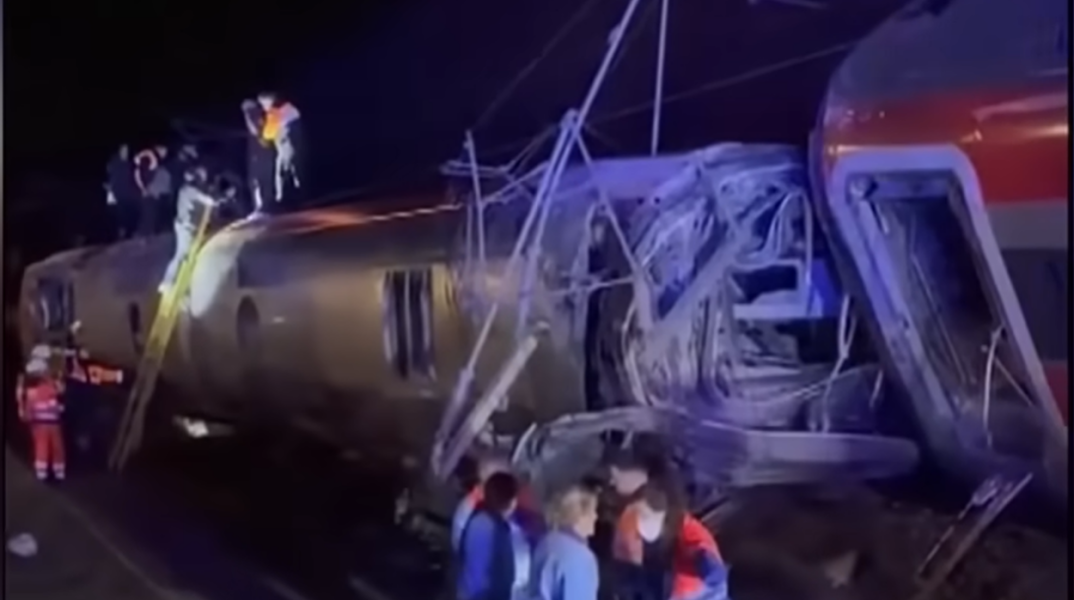 Εικόνα από το σημείο του εκτροχιασμού του τρένου στην Ισπανία