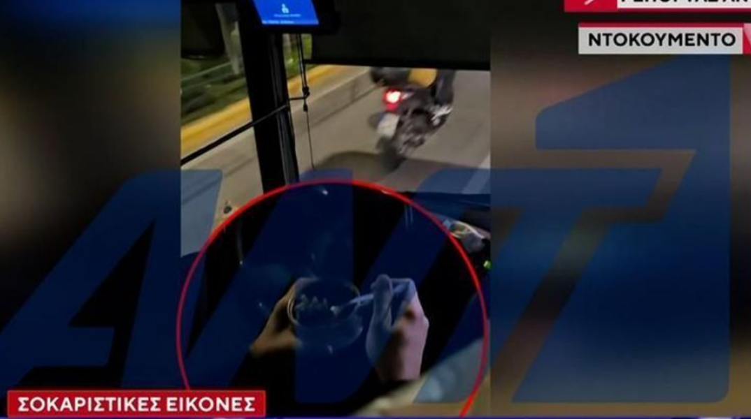 Οδηγός λεωφορείου έτρωγε σε δρομολόγιο και χειριζόταν το τιμόνι με τα γόνατα 