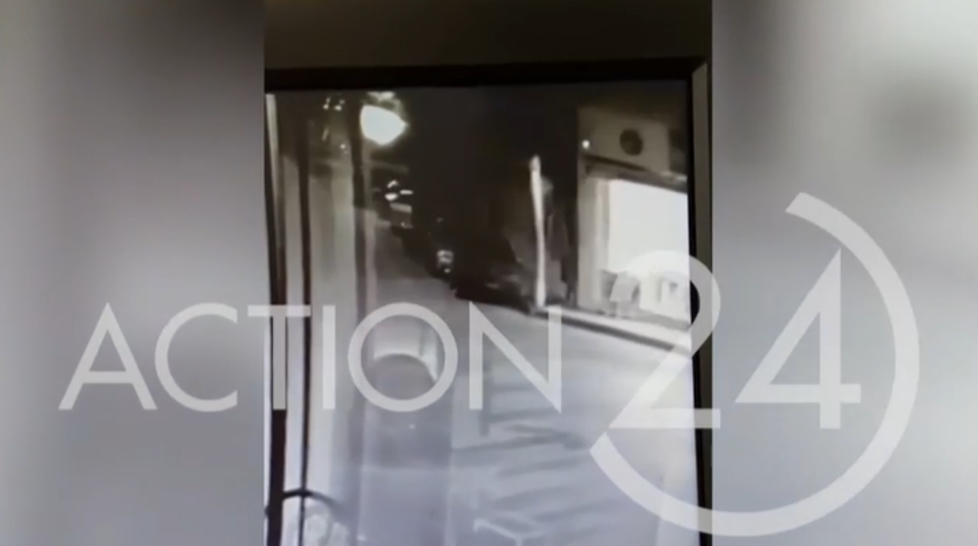 Η στιγμή του εμπρησμού της καφετέριας στους Αγίους Αναργύρους - Δείτε το βίντεο