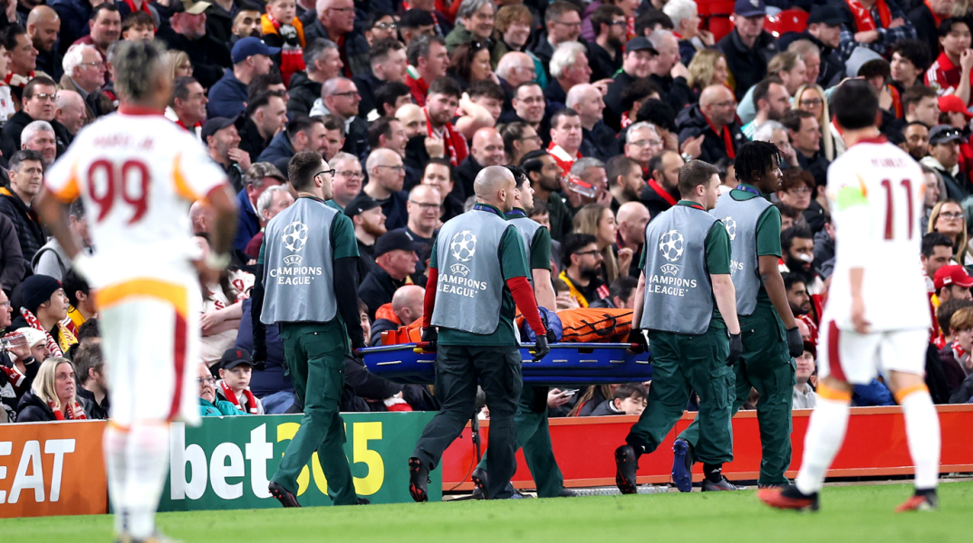 Champions League: «Πάγωσε» το Άνφιλντ από τον σοβαρό τραυματισμό του Νόα Λανγκ - Δείτε το βίντεο που κάνει τον γύρο του διαδικτύου