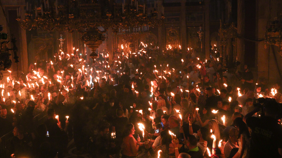 Ιεροσόλυμα - Τελετη Αφης του Αγιου Φωτος στον Παναγιο Ταφο 