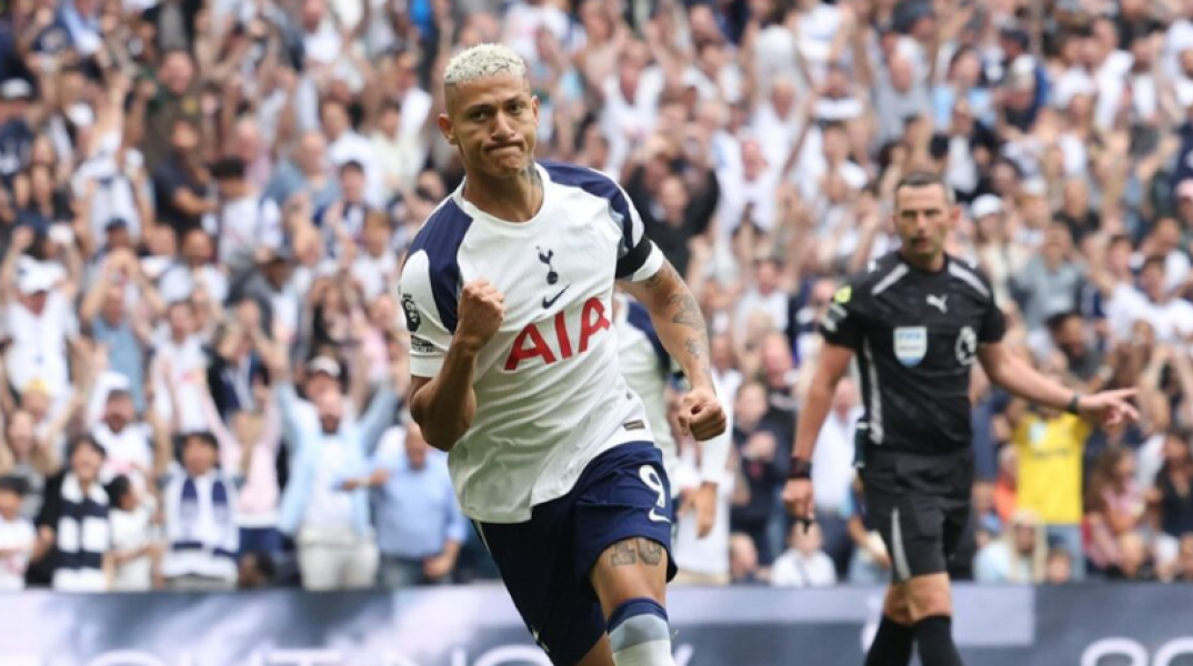 Ρισάρλισον για την κατάθλιψή του: Πόσες φορές, ενώ οδηγούσα, σκέφτηκα να πέσω πάνω σε τοίχο