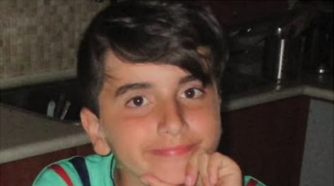 Ο 11χρονος Μάριος Σαλούκος σκοτώθηκε όταν αδέσποτη σφαίρα τον βρήκε στο κεφάλι κατά τη διάρκεια της καλοκαιρινής γιορτής του σχολείου του στο Μενίδι