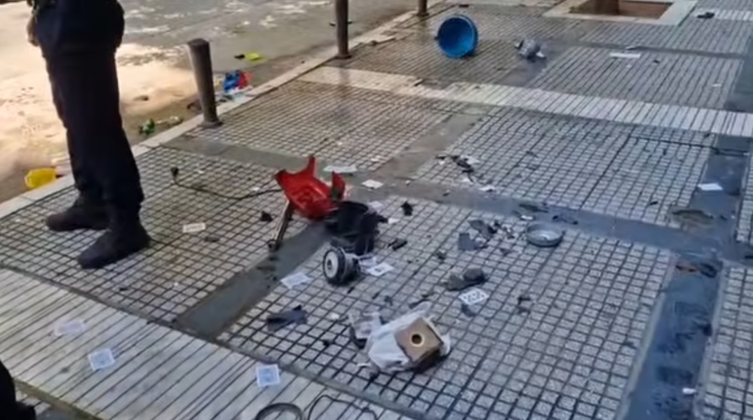 Πεταμένα αντικείμενο στον δρόμο