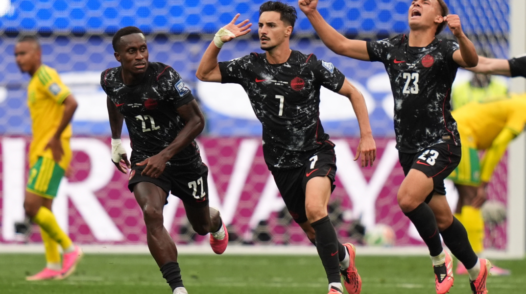 Nότια Αφρική-Καναδάς 0-1: Ιστορική πρόκριση δια χειρός Εουστάκιο - Πέτυχε στις καθυστερήσεις το γκολ που έστειλε στους «16» την χώρα του 