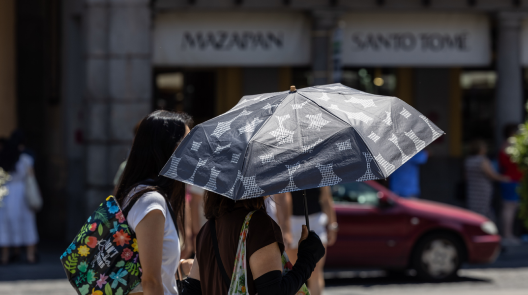 Κόκκινος συναγερμός για καύσωνα σε τρεις περιφέρειες της Ισπανίας