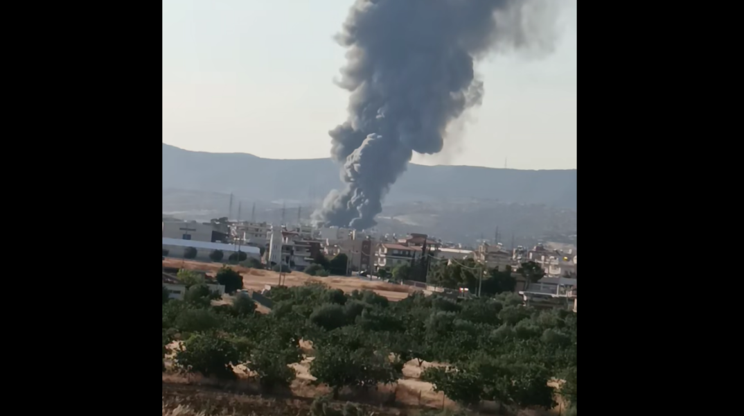 Μήνυμα από το 112 για τη φωτιά στον Ασπρόπυργο - «Απομακρυνθείτε από Μεγαρίδος προς Ασπρόπυργο»