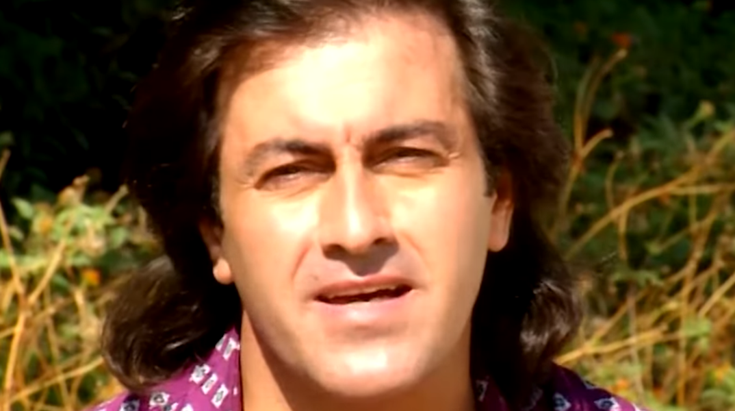 Πέθανε ο τραγουδιστής Τζων Τίκης