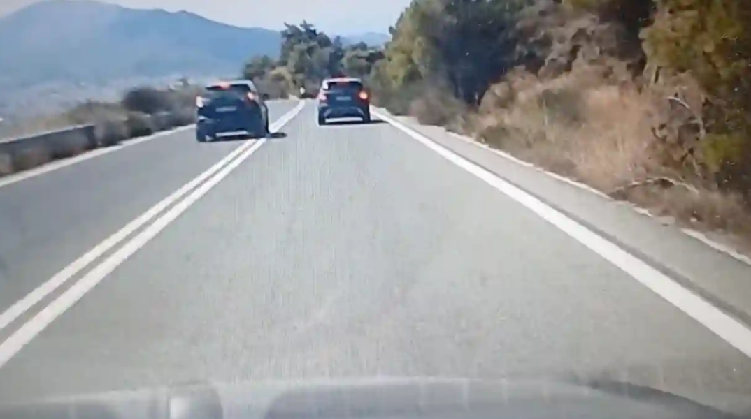 Πεντέλη: Οδηγός έκανε διπλή προσπέραση πάνω σε στροφή στο βουνό