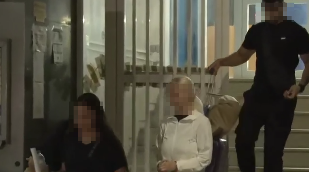 Θάνατος Μαζωνάκη: Στον Κορυδαλλό οι δύο γιατροί - Στο κελί όπου κρατούνταν η Μουρτζούκου η 56χρονη Save and Send Notification