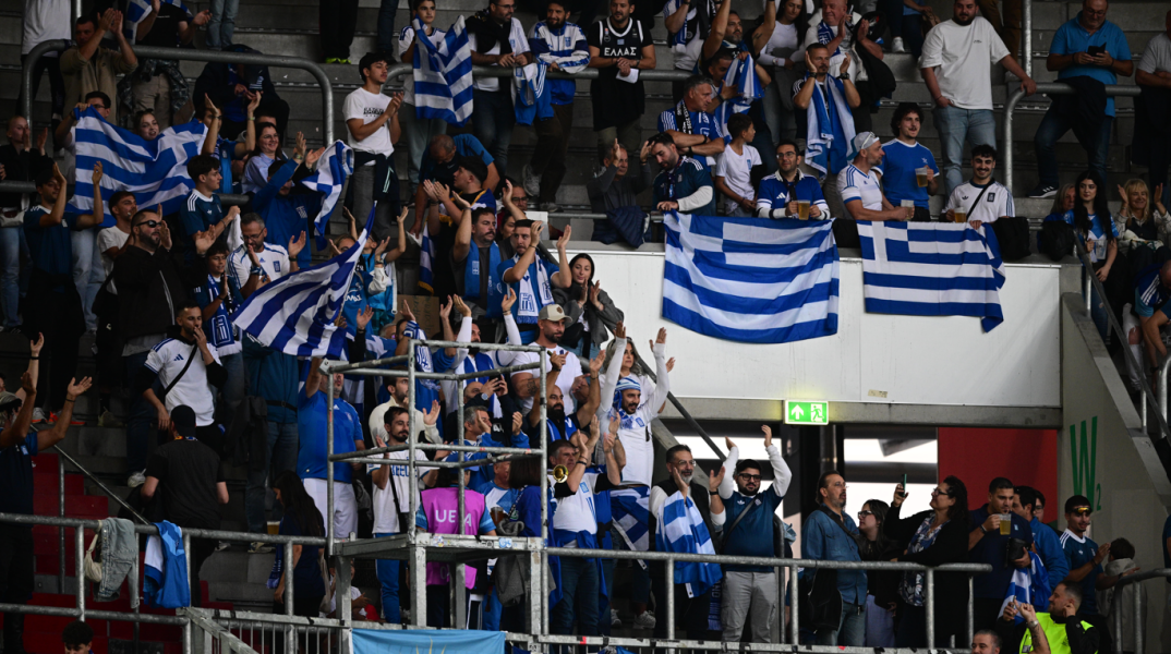 Γερμανία - Ελλάδα: Ατελείωτο τραγούδι από τους Έλληνες στις εξέδρες