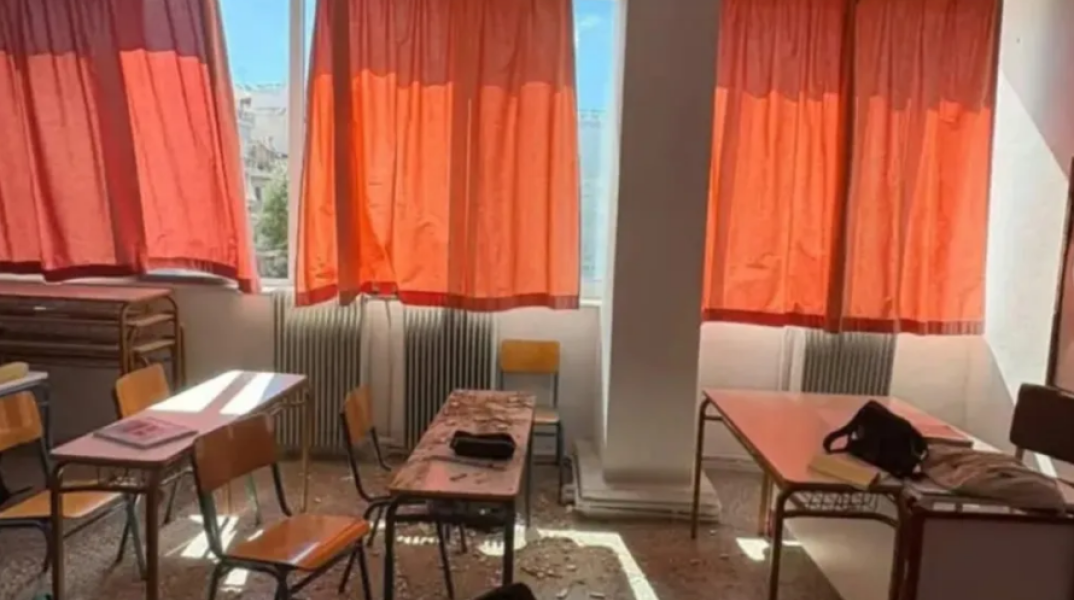 Πάτρα: Έπεσε κομάτι οροφής σχολείου ενώ μέσα βρίσκονταν μαθητές - Aπό τύχη γλίτωσε μία μαθήτρια
