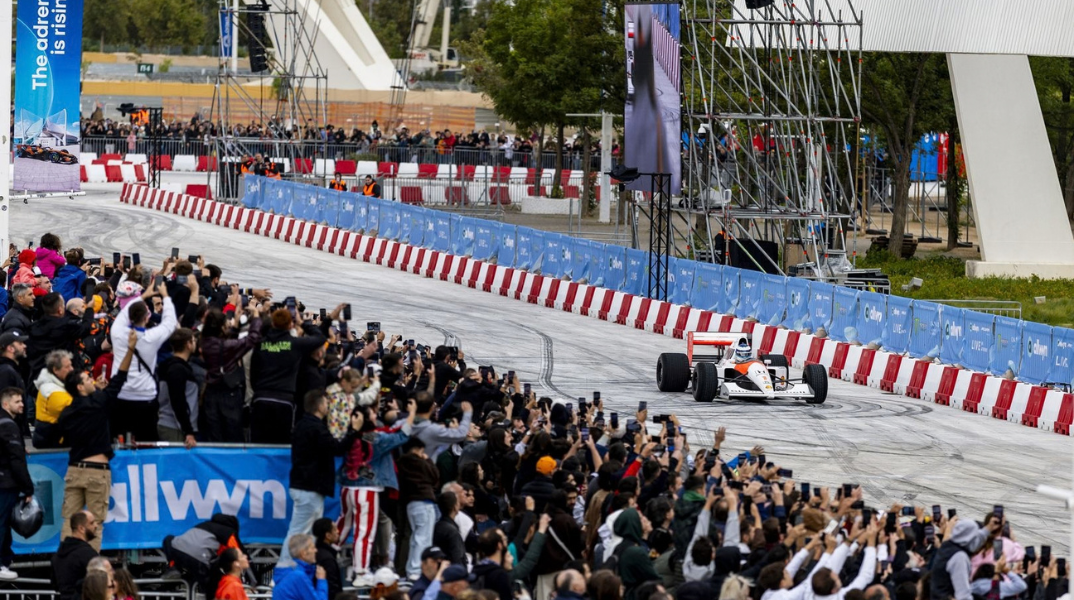 Allwyn x McLaren Racing: Όταν θρυλικοί οδηγοί και McLaren πάτησαν γκάζι στο ΟΑΚΑ