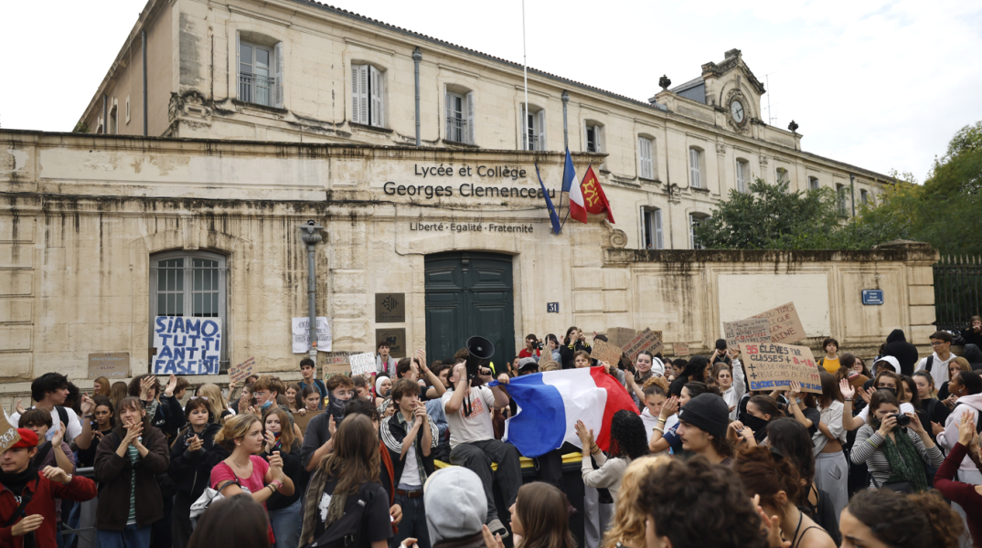 Δεκαπεντάχρονος στη Γαλλία έχασε το χέρι του στη διάρκεια διαδηλώσεων για την κατάσταση στα σχολεία
