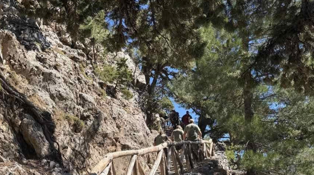 Χανιά: Απεγκλωβίστηκαν οι 8 εργαζόμενοι από το φαράγγι της Σαμαριάς