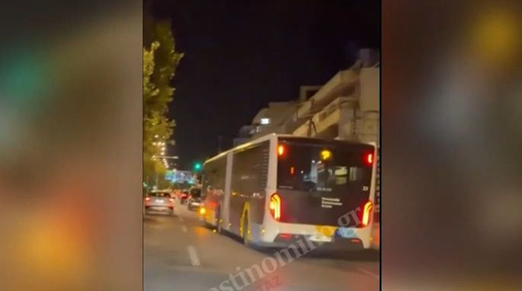 Βίντεο ντοκουμέντο από την επικίνδυνη πορεία λεωφορείου: Παραβίασε δύο κόκκινα φανάρια και έκανε ελιγμούς