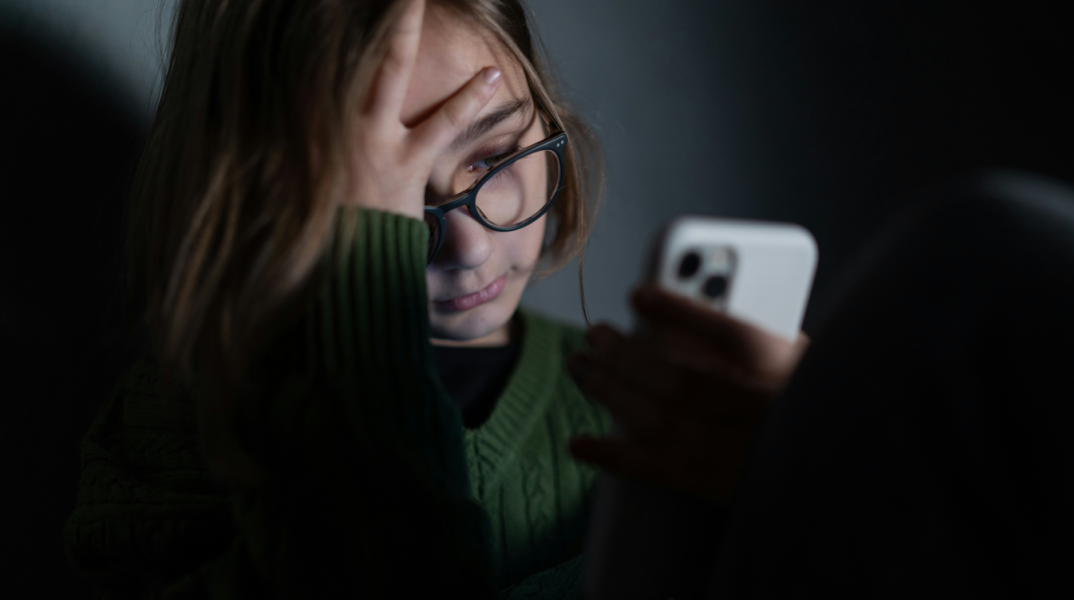 Στη Βουλή σήμερα ο «κόφτης» στα social media για παιδιά κάτω των 15 ετών - Πώς θα λειτουργεί και ποιες πλατφόρμες αφορά