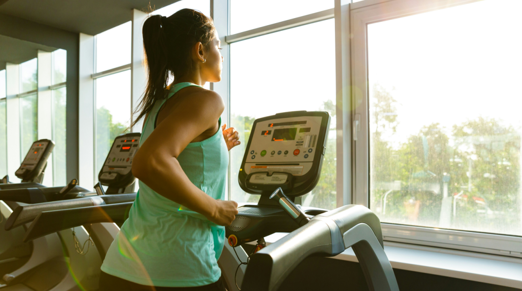 Cardio πριν ή μετά τα βάρη; Η σωστή σειρά ανάλογα με τον στόχο σας