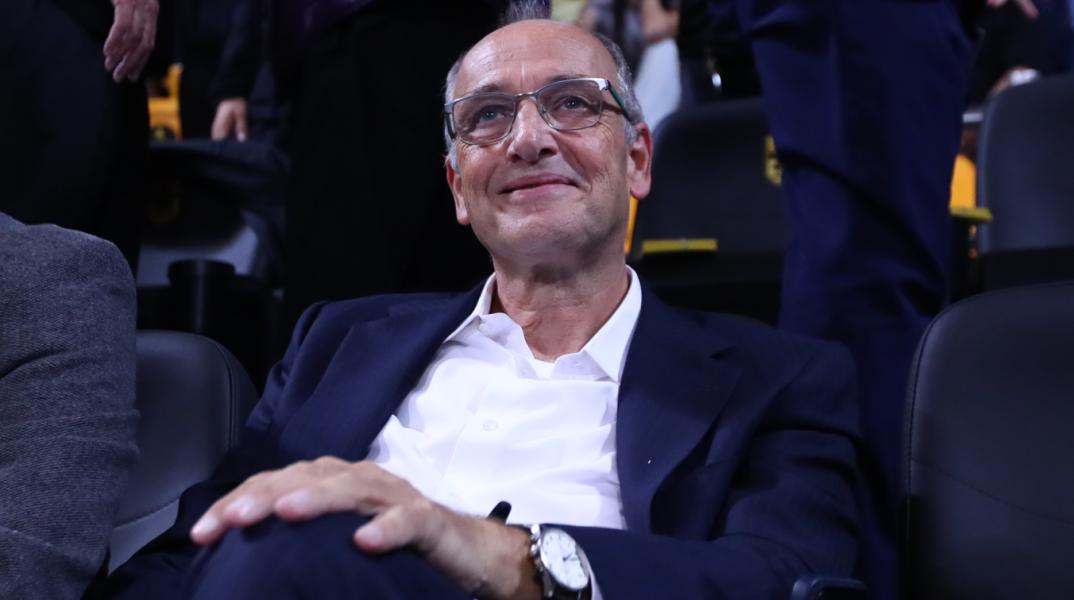 Καταιγιστικές εξελίξεις στο ελληνικό μπάσκετ: Ένταλμα σύλληψης για τον πρόεδρο της ΕΟΚ, Βαγγέλη Λιόλιο