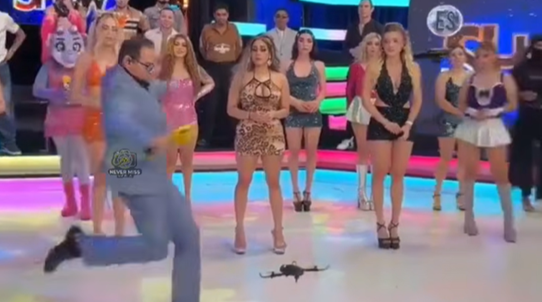 Παρουσιαστής κλωτσά drone σε live εκπομπή και τραυματίζει μοντέλο 