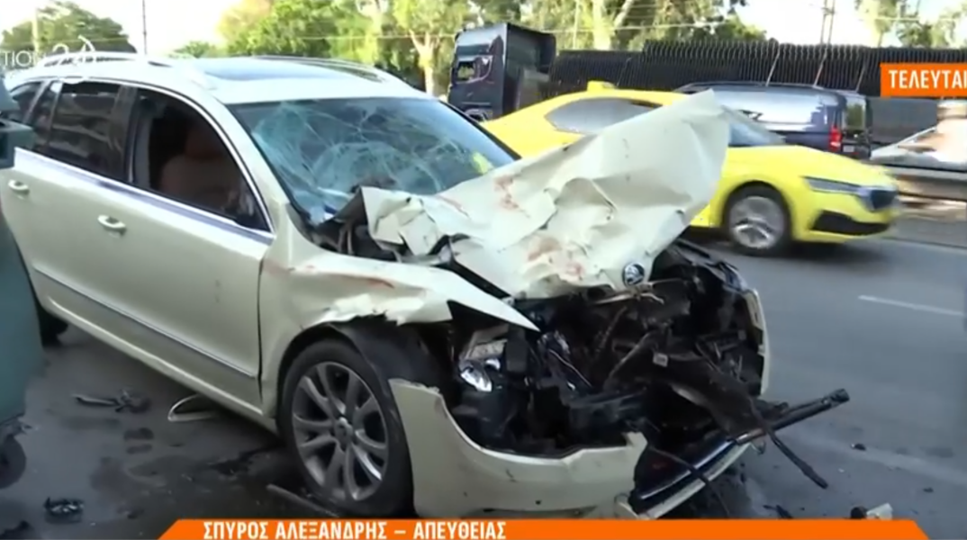 Το ταξί μετά το τροχαίο δυστύχημα