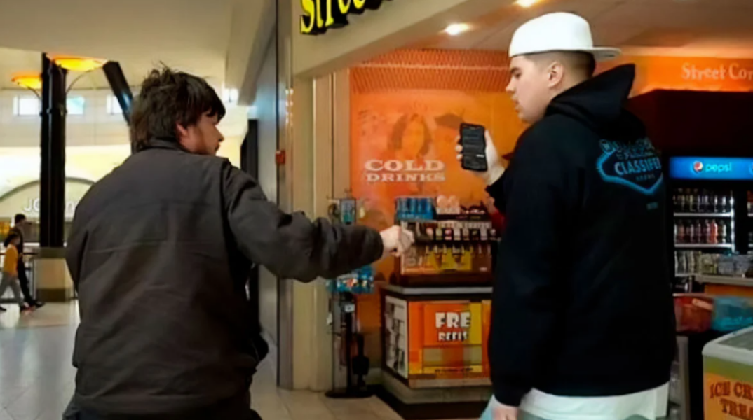 Ντελιβεράς πυροβόλησε Youtuber λόγω φάρσας