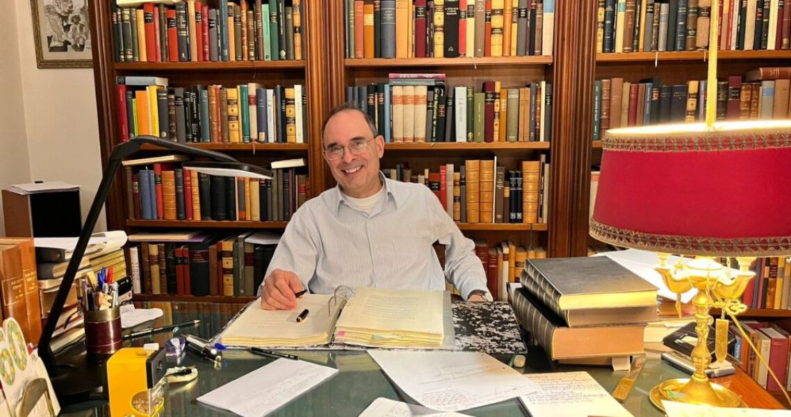 Ήρκος Αποστολίδης: Δεν μπορώ να βγάλω ένα βιβλίο όποτε θέλει ο εκδότης ή το αναγνωστικό κοινό