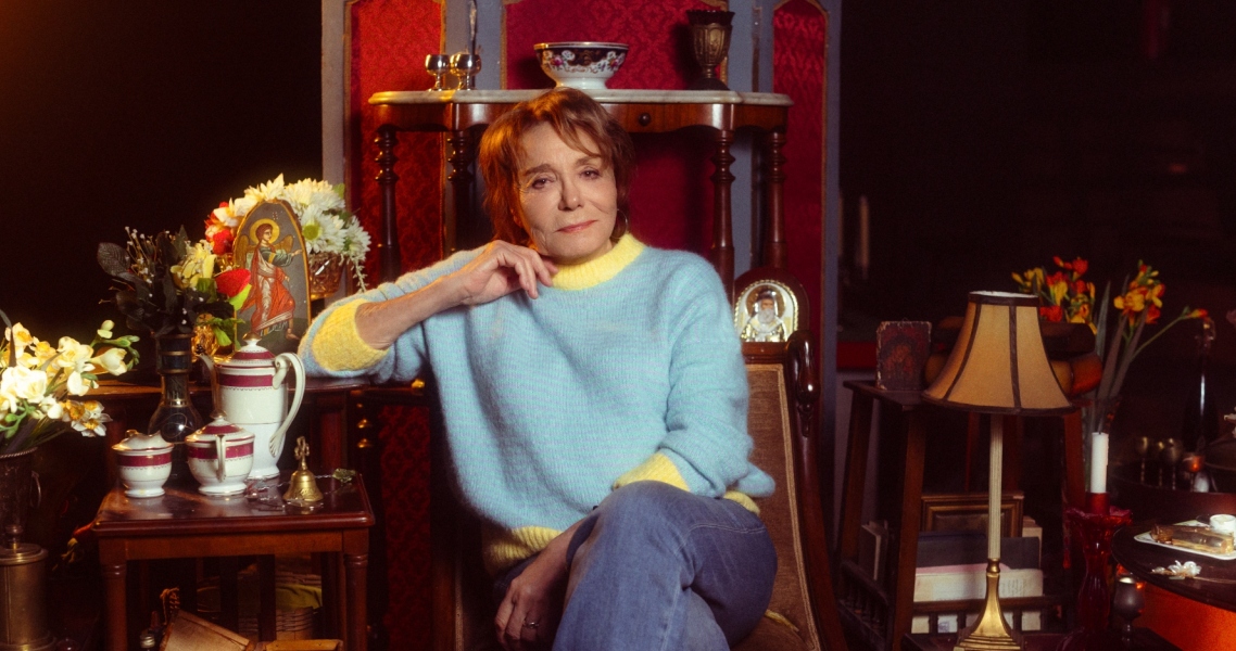 Μπέττυ Θεάτρου: Συνέντευξη με την ηθοποιό και συνδημιουργό του Θεάτρου Οδού Κεφαλληνίας - Η νέα παράσταση «Ντάμα Πίκα», τα ρίσκα, το θέατρο, το σινεμά, η ζωή της πάνω και κάτω από τη σκηνή.