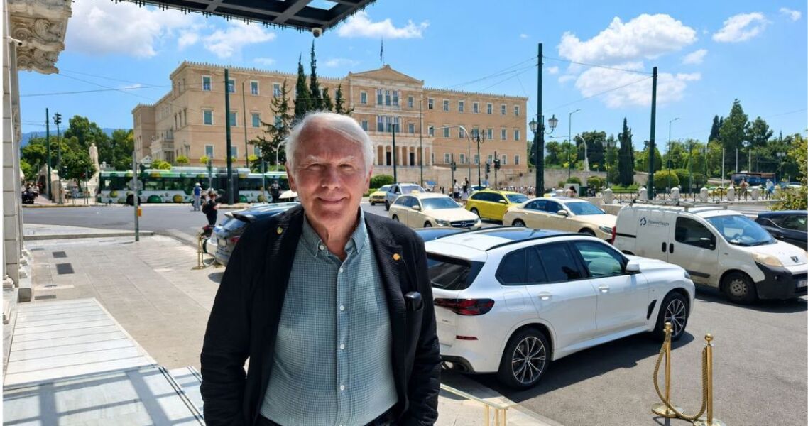 Στο σύμπαν του Δημήτρη Νανόπουλου: Να αυτοκτονήσω ή να φτιάξω καφέ;