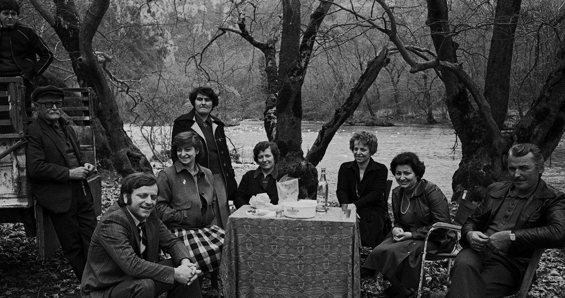 Το φωτογραφικό λεύκωμα «Η Ελλάδα που χάνεται» του Γιάννη Δήμου γίνεται ιστορικό αρχείο και εργαλείο οπτικής παιδείας για τις νέες γενιές.