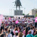 Pink Together: Η Θεσσαλονίκη γίνεται ένα «ροζ ποτάμι» αποδοχής και πρόληψης στη Νέα Παραλία