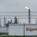 H Exxon Mobil παραπλάνησε την κοινή γνώμη, «θάβοντας» για δεκαετίες στοιχεία για τα ορυκτά καύσιμα και την υπερθέρμανση του πλανήτη