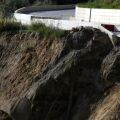 Λάρισα: Κατεπείγουσα προκαταρκτική εξέταση για τον δρόμο που κατέρρευσε πριν παραδοθεί
