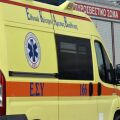 Ασθενοφόρο του ΕΚΑΒ και όχημα της Πυροσβεστικής