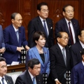 Η Σανάε Τακαΐτσι με τους βουλευτές της ενόψει της εκλογής νέου Πρωθυπουργού στην Ιαπωνία