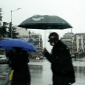 βροχη, περαστικοι, ομπρελες