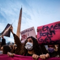 Πορεία διαμαρτυρία κατά της βίας εναντίον των γυναικών στη Ρώμη 