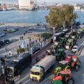 Μπλόκα αγροτών: Έφτασαν τα τρακτέρ στον Βόλο - Σχεδιάζουν τον αποκλεισμό του λιμανιού
