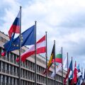 Σημαίες κρατών της ΕΕ έξω από το κτήριο του Κοινοβουλίου της Σλοβενίας