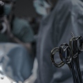 Επιτυχημένη η πρώτη ρομποτική ογκολογική επέμβαση πνεύμονα στο νοσοκομείο «Μεταξά»