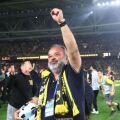 Πανζουρλισμός στην Allwyn Arena – Παίχτες και κόσμος της ΑΕΚ έγιναν ένα μετά την κατάκτηση του πρωταθλήματος (pics)