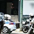 «Κ@@@@λα, θα σε σκοτώσω»: Τι αναφέρει η 43χρονη που δέχθηκε πυροβολισμούς σε μπαρ στην Καλλιθέα