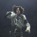 Απίστευτο περιστατικό σε συναυλία των Bring Me the Horizon: Κινητό χτύπησε τον Oli Sykes και έπαθε ήπια διάσειση 